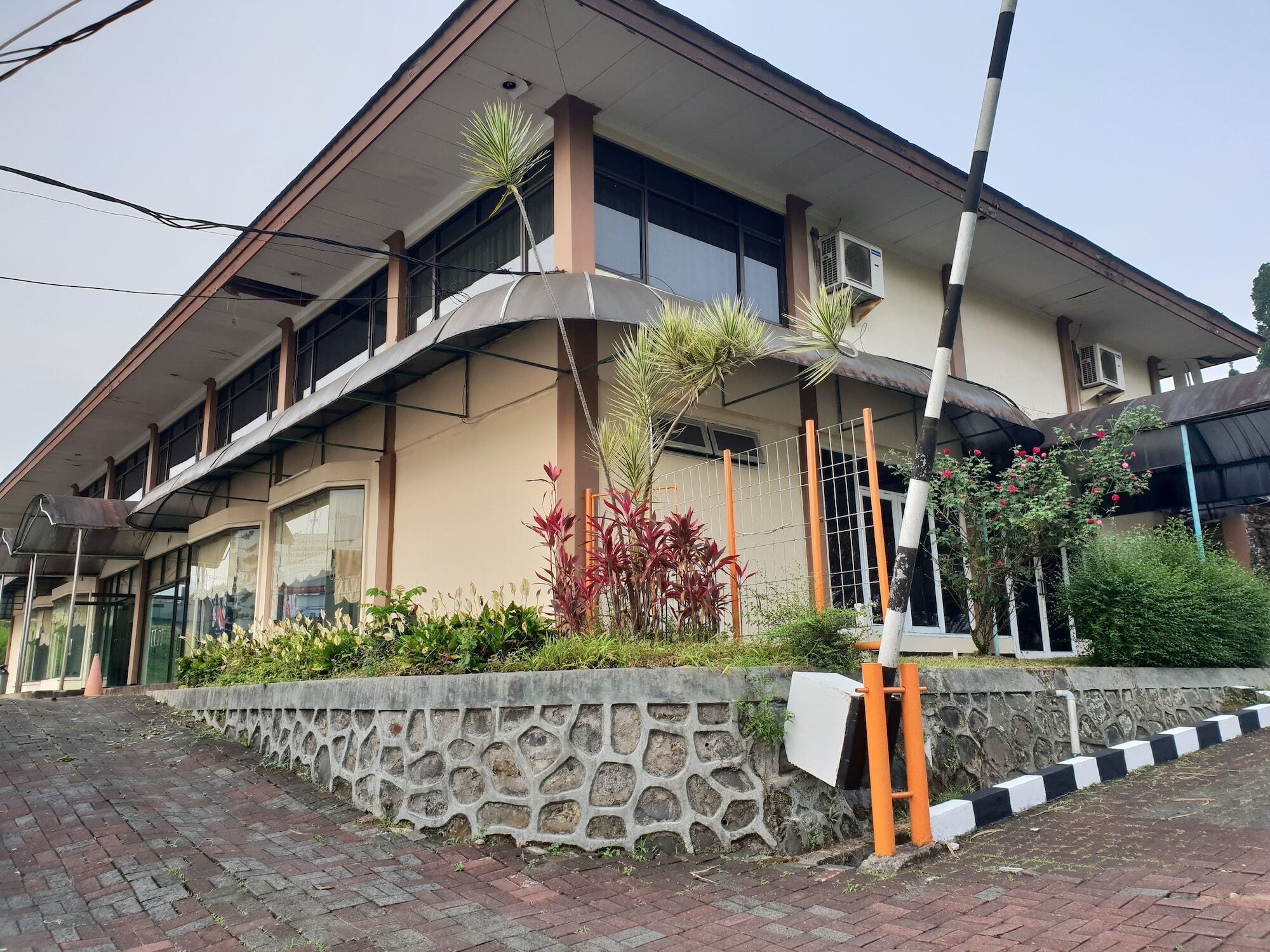 Hotel Cisarua Indah Экстерьер фото